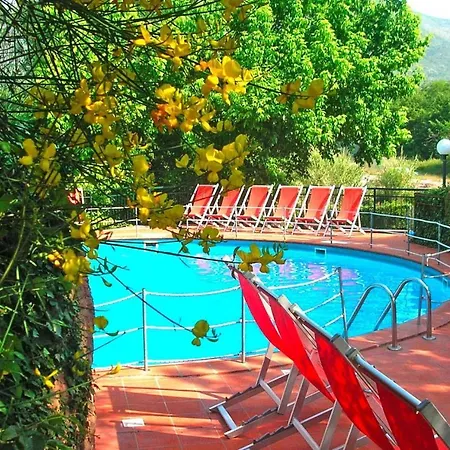 Holiday Village Il Paese Di Ciribi, 切里亚莱